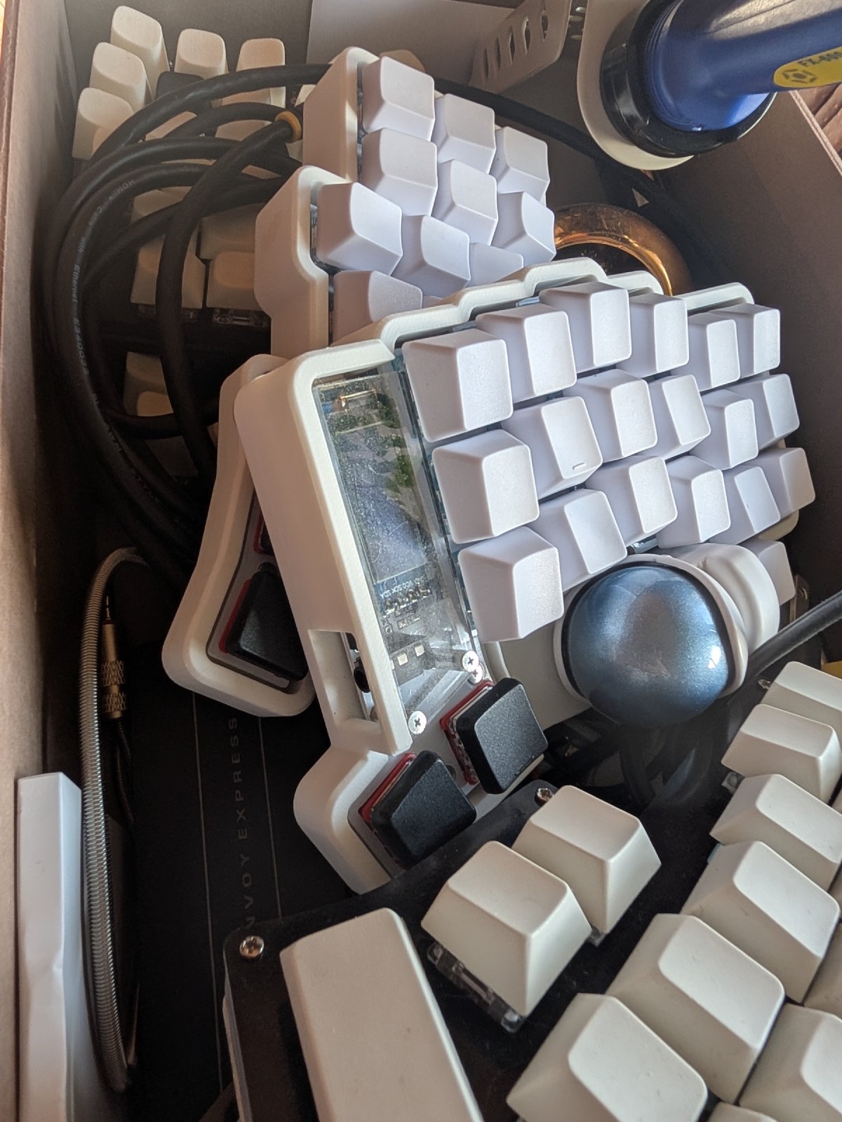 自作キーボード Claw44 — vim操作に最適な左右分離型キーボード